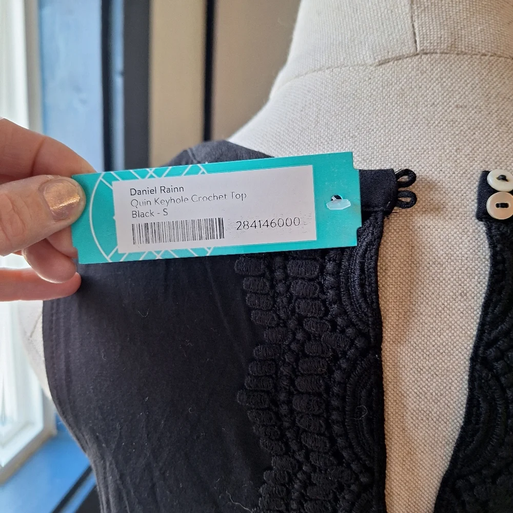Daniel Rainn "Quin Keyhole Crochet Top", Size Small, Style#RPD15302RY3, NWT - Picture 14 of 14
